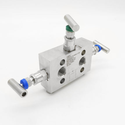 Manifold para instrumentación de 3 vias Comfit, montaje directo, 1/2"NPTF x Flanged X 1/4" FNPT 6000 PSI, 316SS, C3VIM-DM-01A