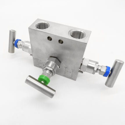 Manifold para instrumentación de 3 vias Comfit, montaje remoto, 1/2"NPTF x 1/2"NPTF 6000 PSI, 316SS, C3VIM-RM-01