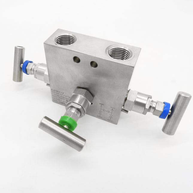 Manifold para instrumentación de 3 vias Comfit, montaje remoto, 1/2"NPTF x 1/2"NPTF 6000 PSI, 316SS, C3VIM-RM-01