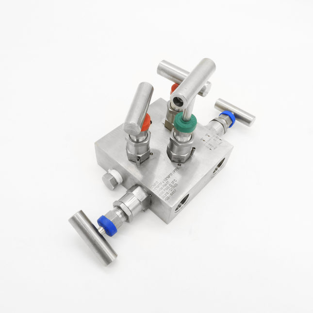 Manifold para instrumentación de 5 vias Comfit, montaje remoto, 1/2"NPTF x 1/2"NPTF x 1/4"NPTF 6000 PSI, 316SS, C5VIM-RM-01