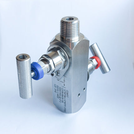 Manifold para instrumentación de 2 vias Comfit, montaje remoto, 1/2"NPTM x 1/2"NPTF x 1/4"NPTF 10000 PSI, 316SS, C2VIM-RM-05-10K