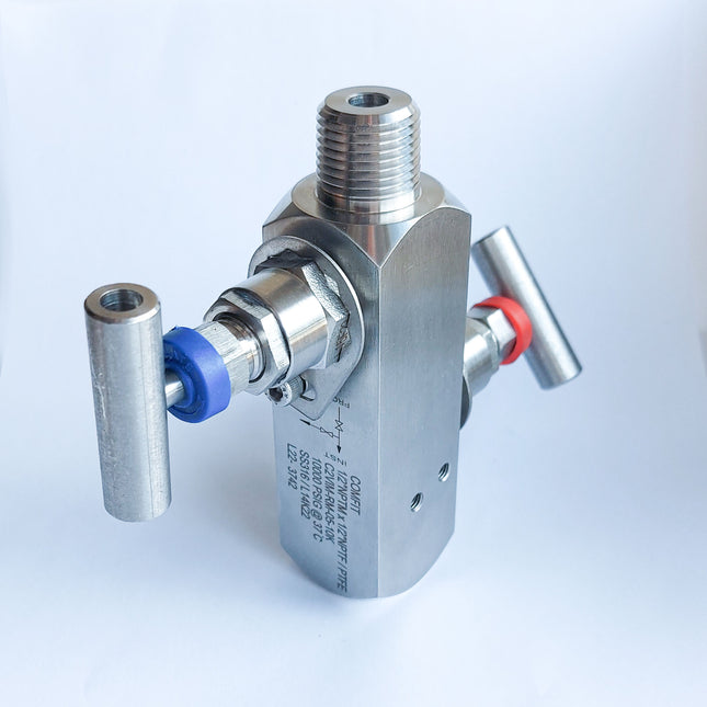 Manifold para instrumentación de 2 vias Comfit, montaje remoto, 1/2"NPTM x 1/2"NPTF x 1/4"NPTF 10000 PSI, 316SS, C2VIM-RM-05-10K