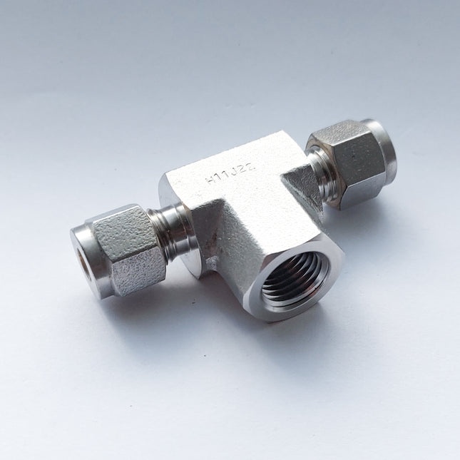 Conector Tee OD x OD x NPT-F para tubing Comfit, conexión al centro, 316SS