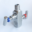 Manifold para instrumentación de 2 vias Comfit, montaje remoto, 1/2"NPTM x 1/2"NPTF x 1/4"NPTF 6000 PSI, 316SS, C2VIM-RM-05