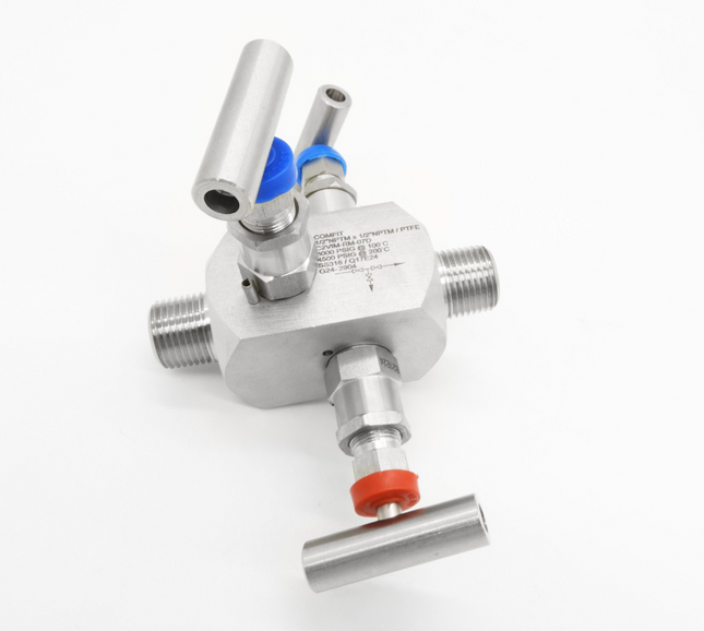 Manifold para instrumentación de 2 vias doble bloqueo y purga Comfit, montaje remoto, 1/2"NPTM x 1/2"NPTM x 1/4"NPTM 6000 PSI, 316SS,  C2VIM-RM-07D