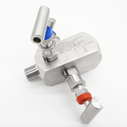 Manifold para instrumentación de 2 vias doble bloqueo y purga Comfit, montaje remoto, 1/2"NPTM x 1/2"NPTF x 1/4"NPTF 6000 PSI, 316SS, C2VIM-RM-07
